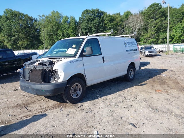 Chevrolet EXPRESS CARGO VAN 2018 1GCWGAFP0J1338803 Image 2