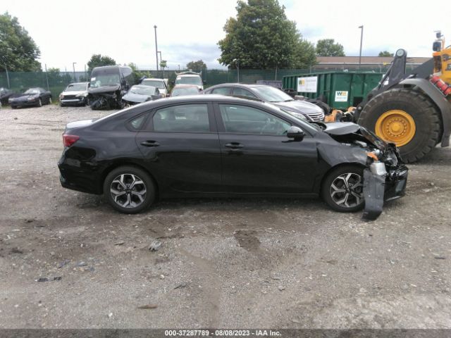 3KPF24AD7ME270658 KIA Forte Lxs