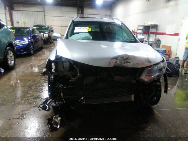 2018 NISSAN ROGUE SV VIN: 5N1AT2MV5JC840235