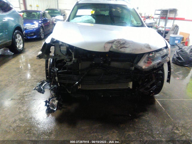 2018 NISSAN ROGUE SV VIN: 5N1AT2MV5JC840235
