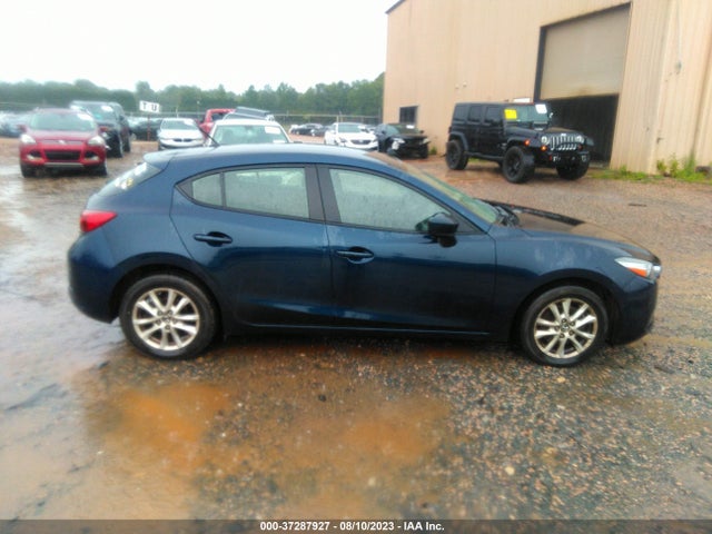 2018 MAZDA MAZDA3 5-DOOR SPORT VIN: 3MZBN1K7XJM267071