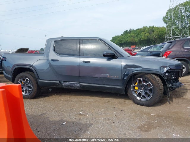 2022 RIVIAN R1T ADVENTURE PACKAGE VIN: 7FCTGAAA0NN010943
