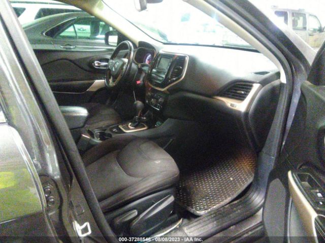 1C4PJMCB7HW647567 Jeep Cherokee Latitude