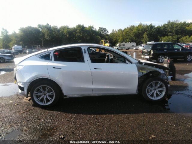 7SAYGDEE6NA009532 Tesla Model Y Long Range