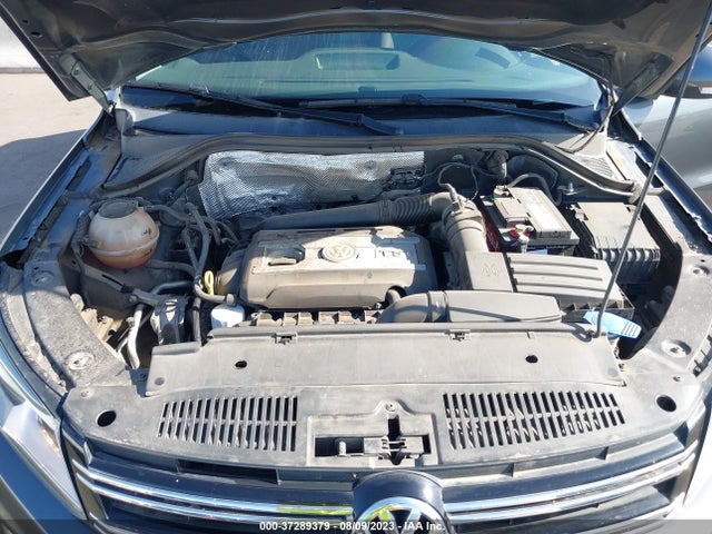 WVGAV7AX4HK051569 Volkswagen TIGUAN