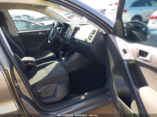 WVGAV7AX4HK051569 Volkswagen TIGUAN