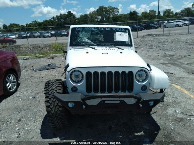 1C4BJWEG7HL672422 Jeep Wrangler Unlimited Sahara