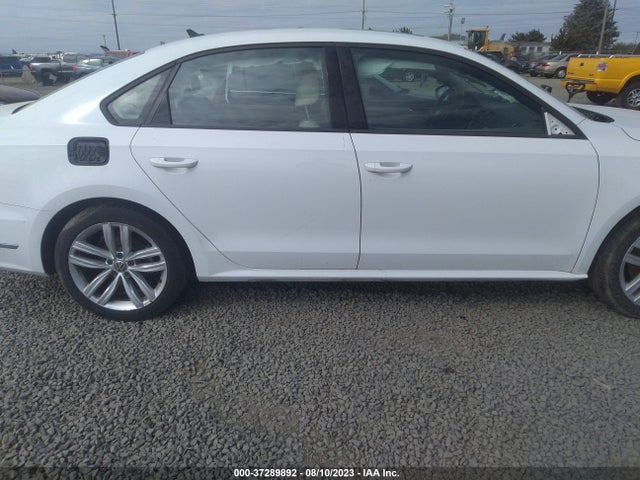 1VWLA7A33KC009933 Volkswagen Passat 2.0t Wolfsburg Edition