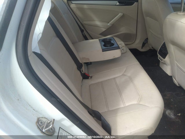 1VWLA7A33KC009933 Volkswagen Passat 2.0t Wolfsburg Edition