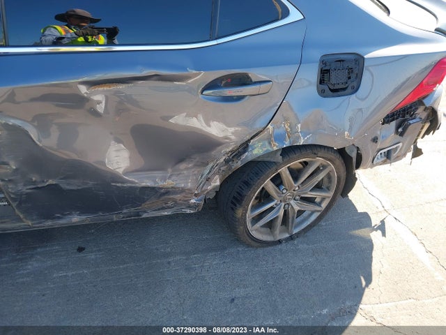 JTHBA1D27G5015114 Lexus IS 200T