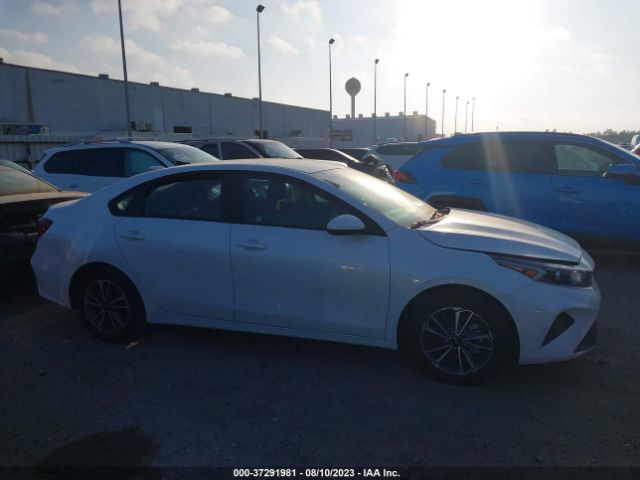 3KPF24AD3NE452875 KIA Forte Lxs