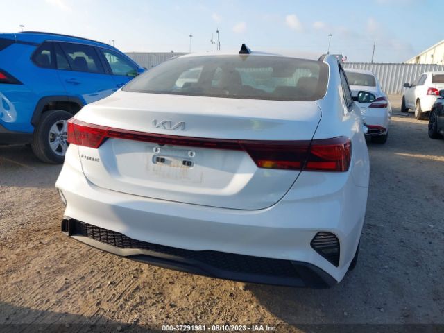 3KPF24AD3NE452875 KIA Forte Lxs