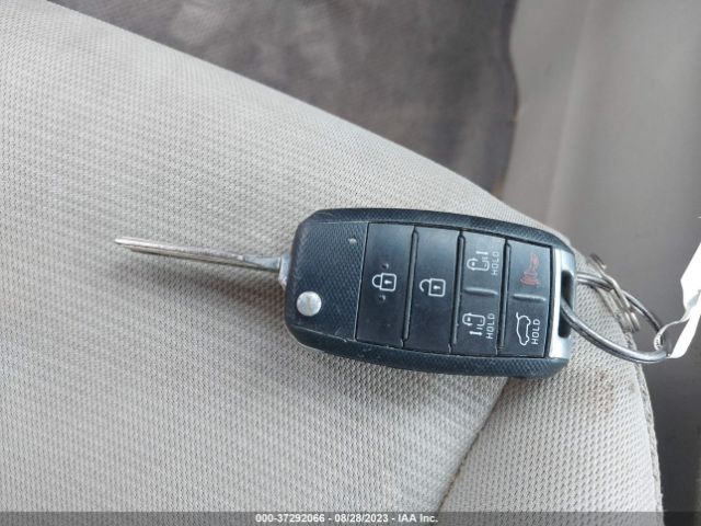 KNDMB5C17F6074406 KIA SEDONA LX