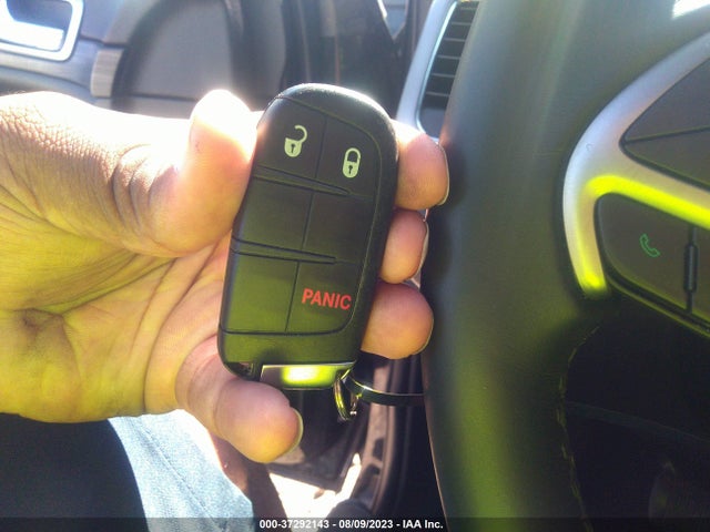 1C4RJFAG9KC694465 Jeep Grand Cherokee Laredo E