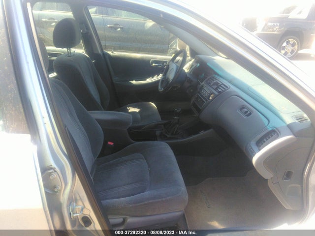 1999 HONDA ACCORD SDN LX VIN: 1HGCG5540XA010597