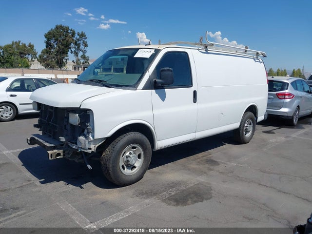 Chevrolet EXPRESS CARGO VAN 2015 1GCWGFCF9F1135215 Image 2