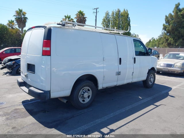 Chevrolet EXPRESS CARGO VAN 2015 1GCWGFCF9F1135215 Image 4