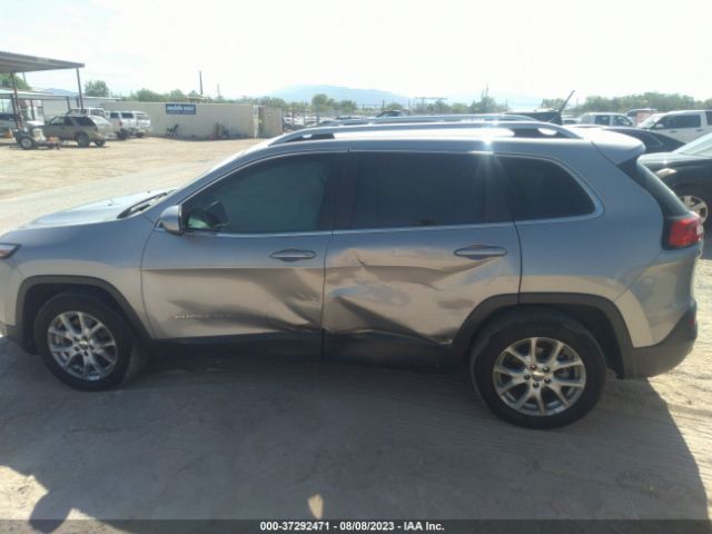 1C4PJLCBXJD537611 Jeep Cherokee Latitude