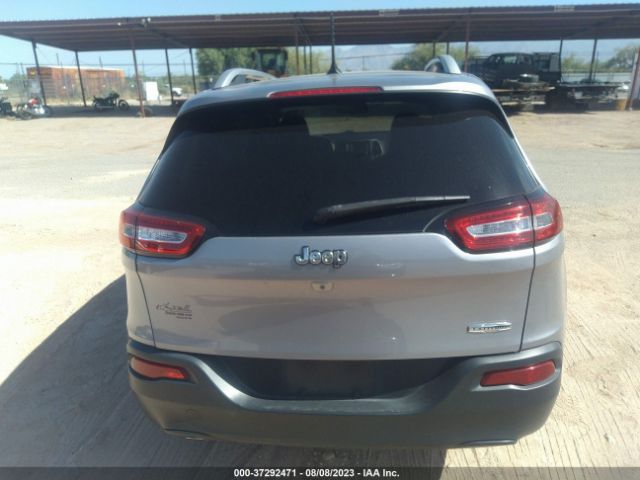 1C4PJLCBXJD537611 Jeep Cherokee Latitude