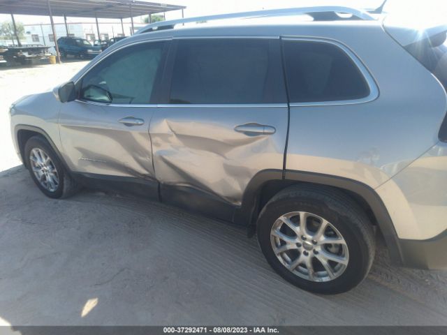 1C4PJLCBXJD537611 Jeep Cherokee Latitude