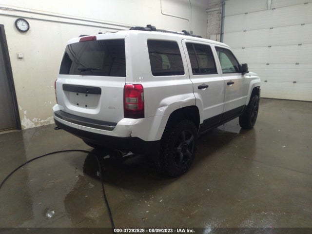 1C4NJRBB8GD595883 Jeep Patriot Sport Se