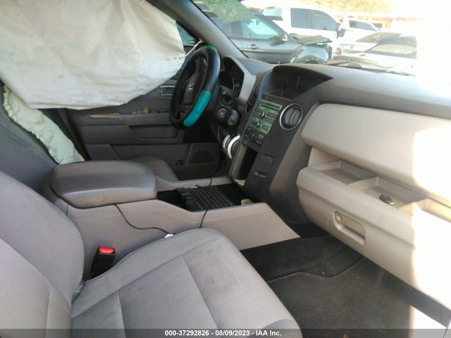 2011 HONDA PILOT EX VIN: 5FNYF3H41BB015315