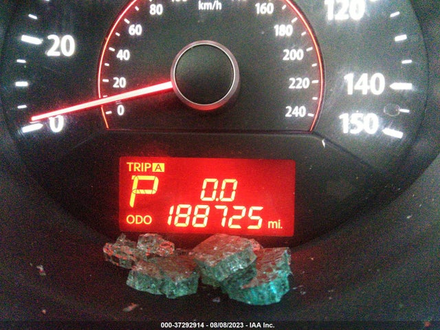 2011 KIA SORENTO LX VIN: 5XYKTDA19BG157697