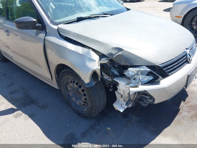 3VW1K7AJ7EM250738 Volkswagen Jetta Sedan S