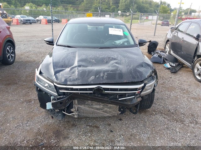 1VWAT7A3XGC015446 Volkswagen Passat 1.8t S