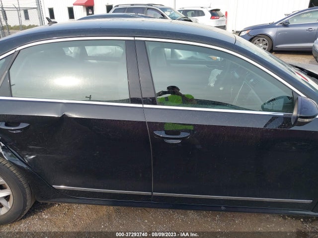 1VWAT7A3XGC015446 Volkswagen Passat 1.8t S