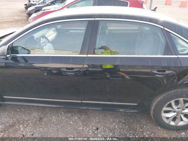 1VWAT7A3XGC015446 Volkswagen Passat 1.8t S