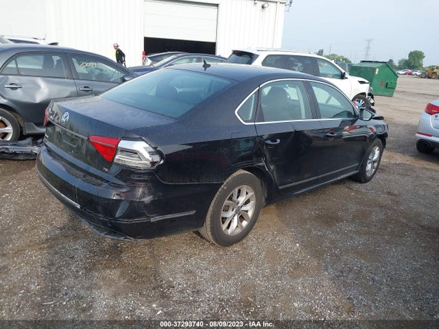1VWAT7A3XGC015446 Volkswagen Passat 1.8t S