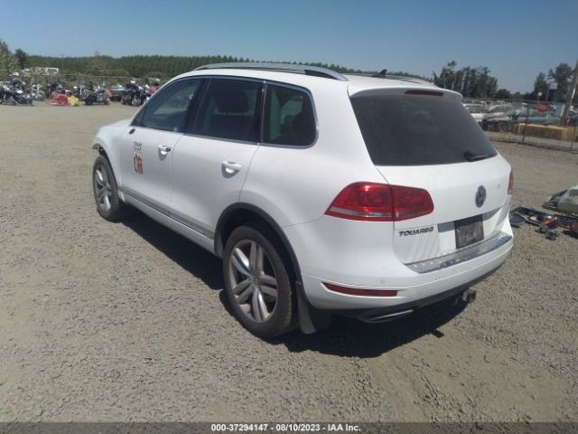 2013 VOLKSWAGEN TOUAREG WVGEP9BP2DD006232 Photo 2