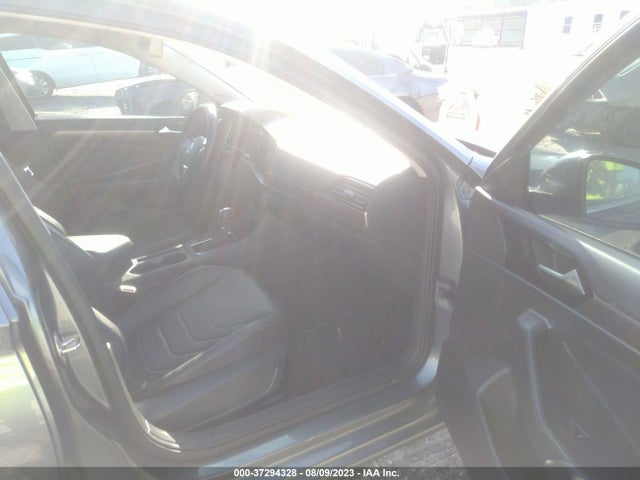 3VWGB7BU6KM233072 Volkswagen Jetta Sel Premium