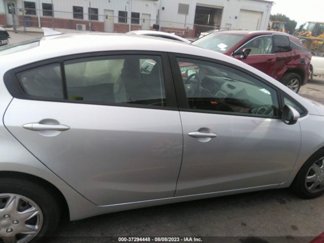3KPFK4A79HE084975 KIA FORTE LX