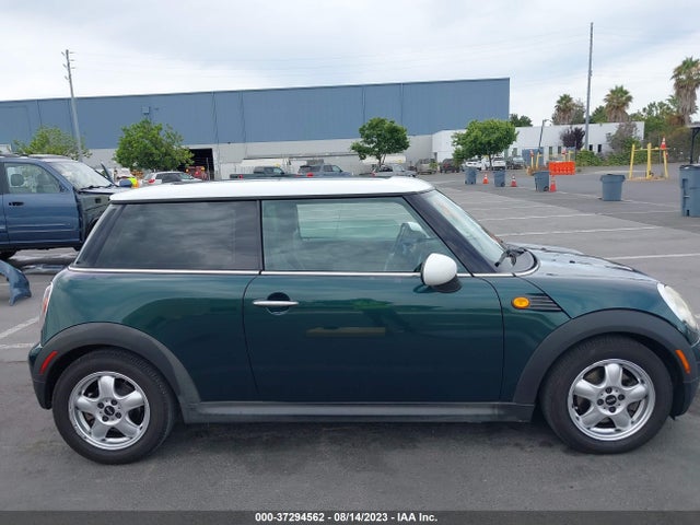 2008 MINI COOPER HARDTOP VIN: WMWMF33568TT63547