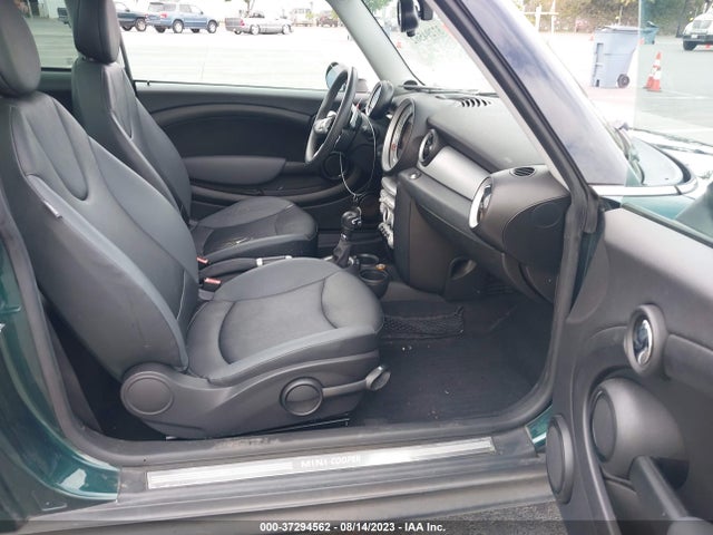 2008 MINI COOPER HARDTOP VIN: WMWMF33568TT63547
