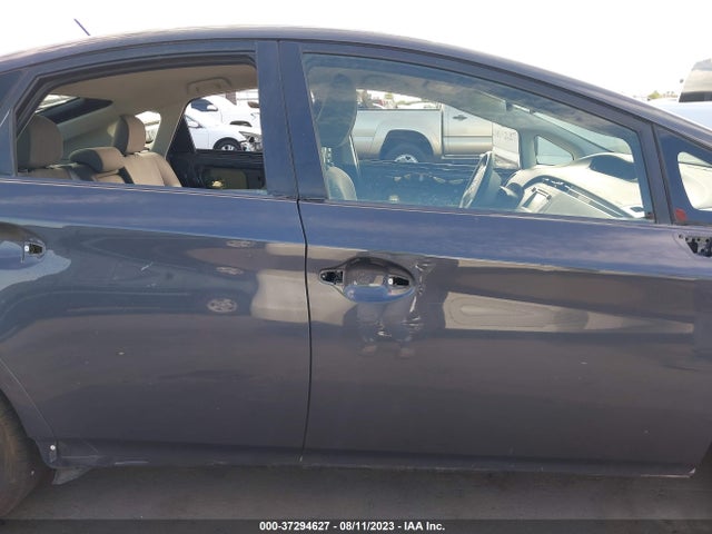 Toyota Prius Four 2015 JTDKN3DU6F2004821 Image 6