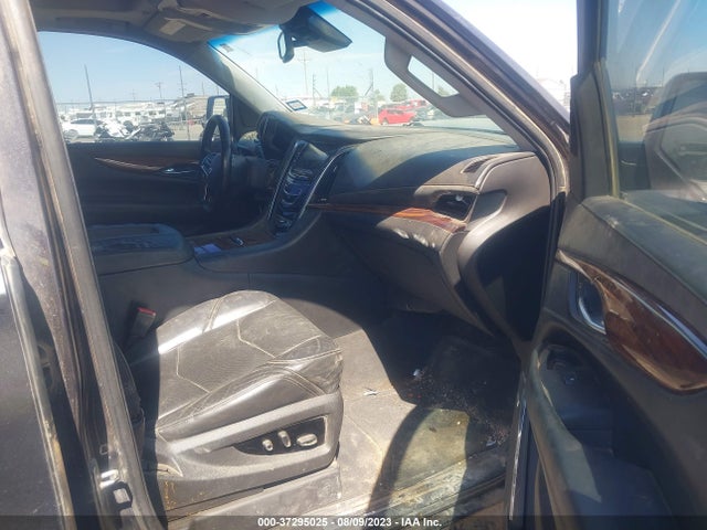 1GYS3MKJ9FR536523 Cadillac Escalade Luxury