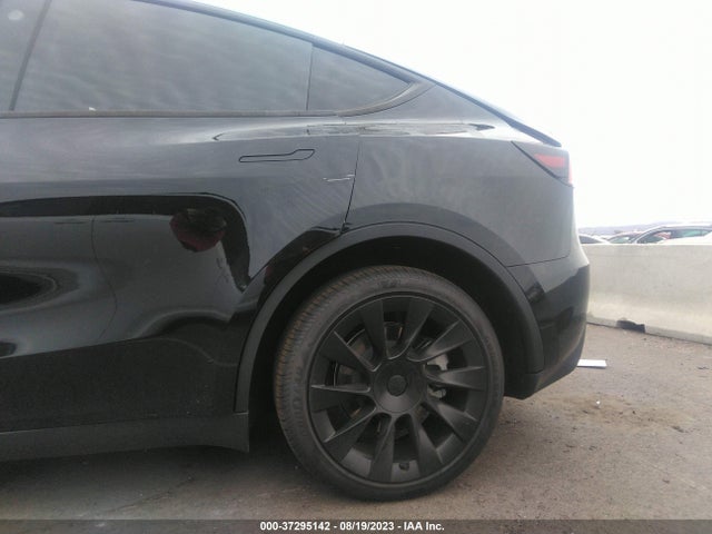 Tesla Model Y Long Range 2023 7SAYGDEE6PA125297 Image 13
