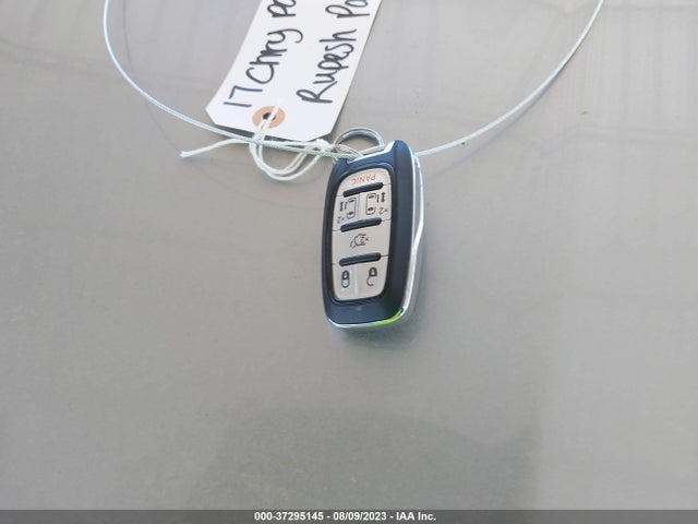 2C4RC1DG2HR778569 Chrysler Pacifica Touring