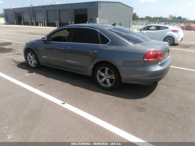 1VWAT7A31FC089157 Volkswagen Passat 1.8t Limited Edition