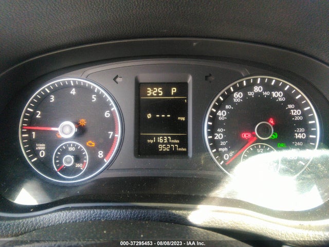 1VWAT7A31FC089157 Volkswagen Passat 1.8t Limited Edition