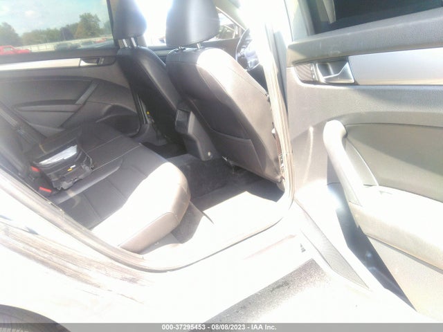 1VWAT7A31FC089157 Volkswagen Passat 1.8t Limited Edition