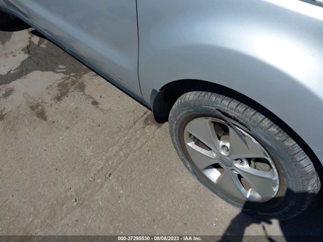 KNDJN2A25F7775038 KIA Soul Base