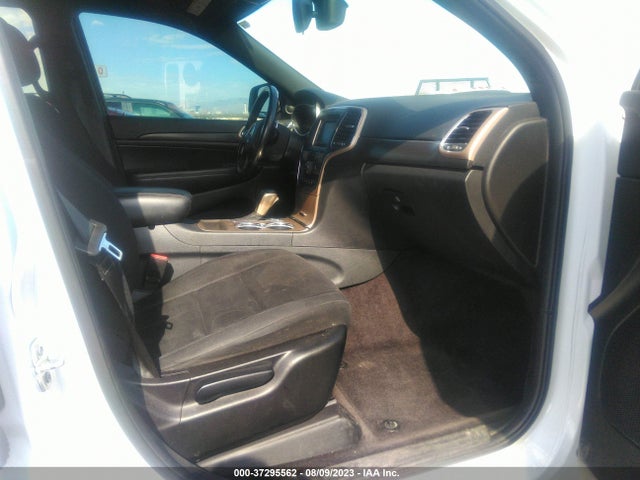 1C4RJFAG0HC776643 Jeep Grand Cherokee Laredo
