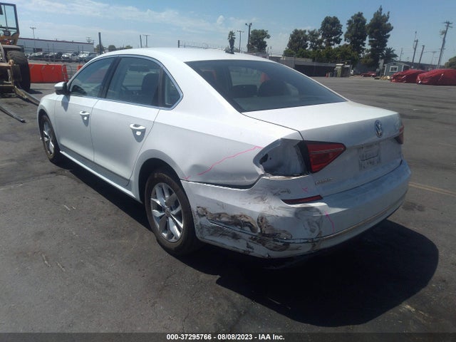 1VWAT7A32GC043340 Volkswagen Passat 1.8t S