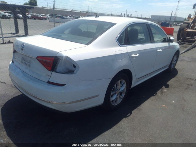 1VWAT7A32GC043340 Volkswagen Passat 1.8t S