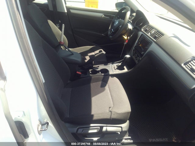 1VWAT7A32GC043340 Volkswagen Passat 1.8t S