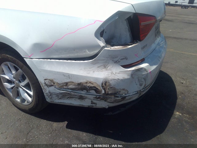 1VWAT7A32GC043340 Volkswagen Passat 1.8t S